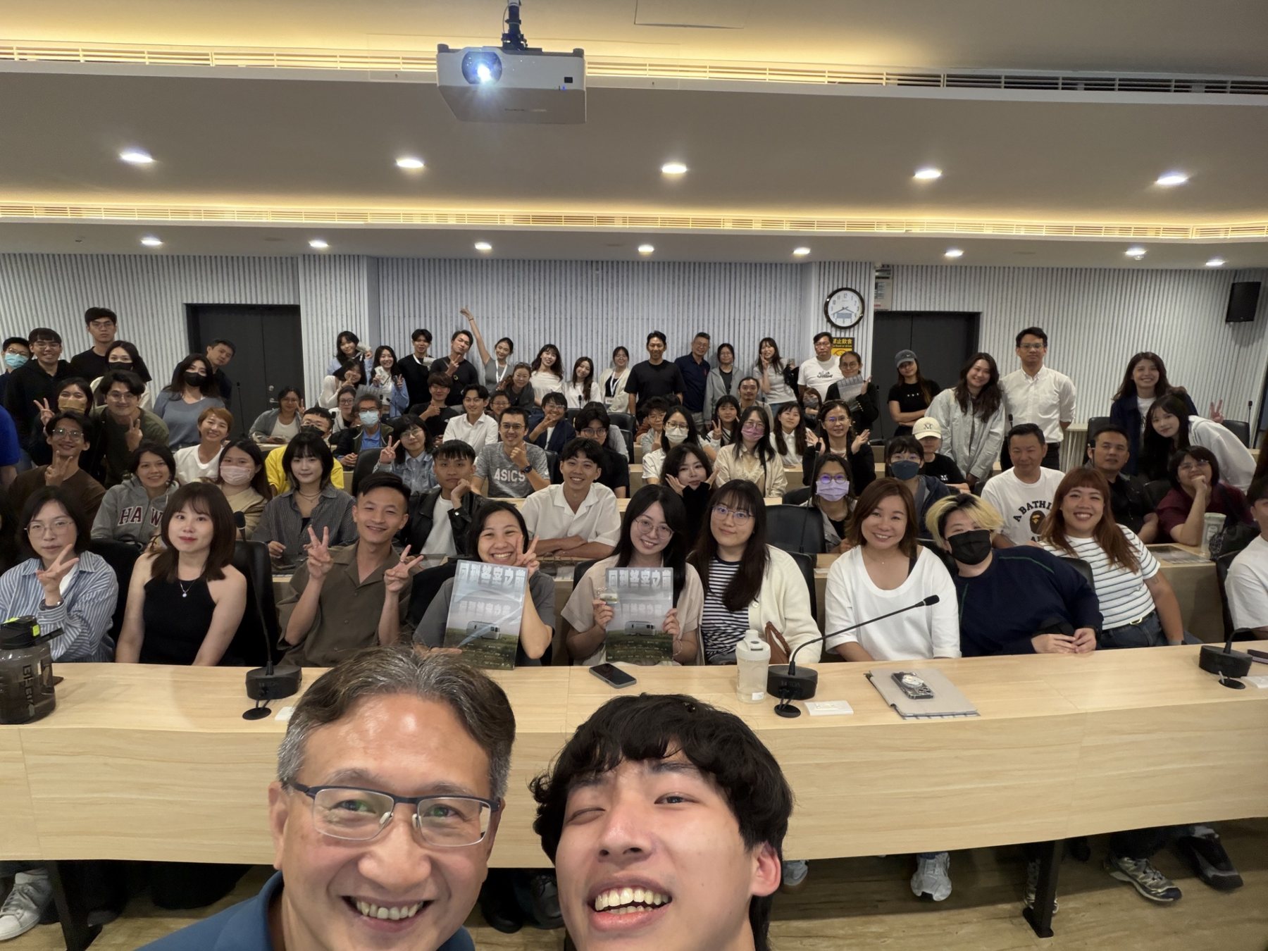 2026 巡迴首站臺中東海大學大合照