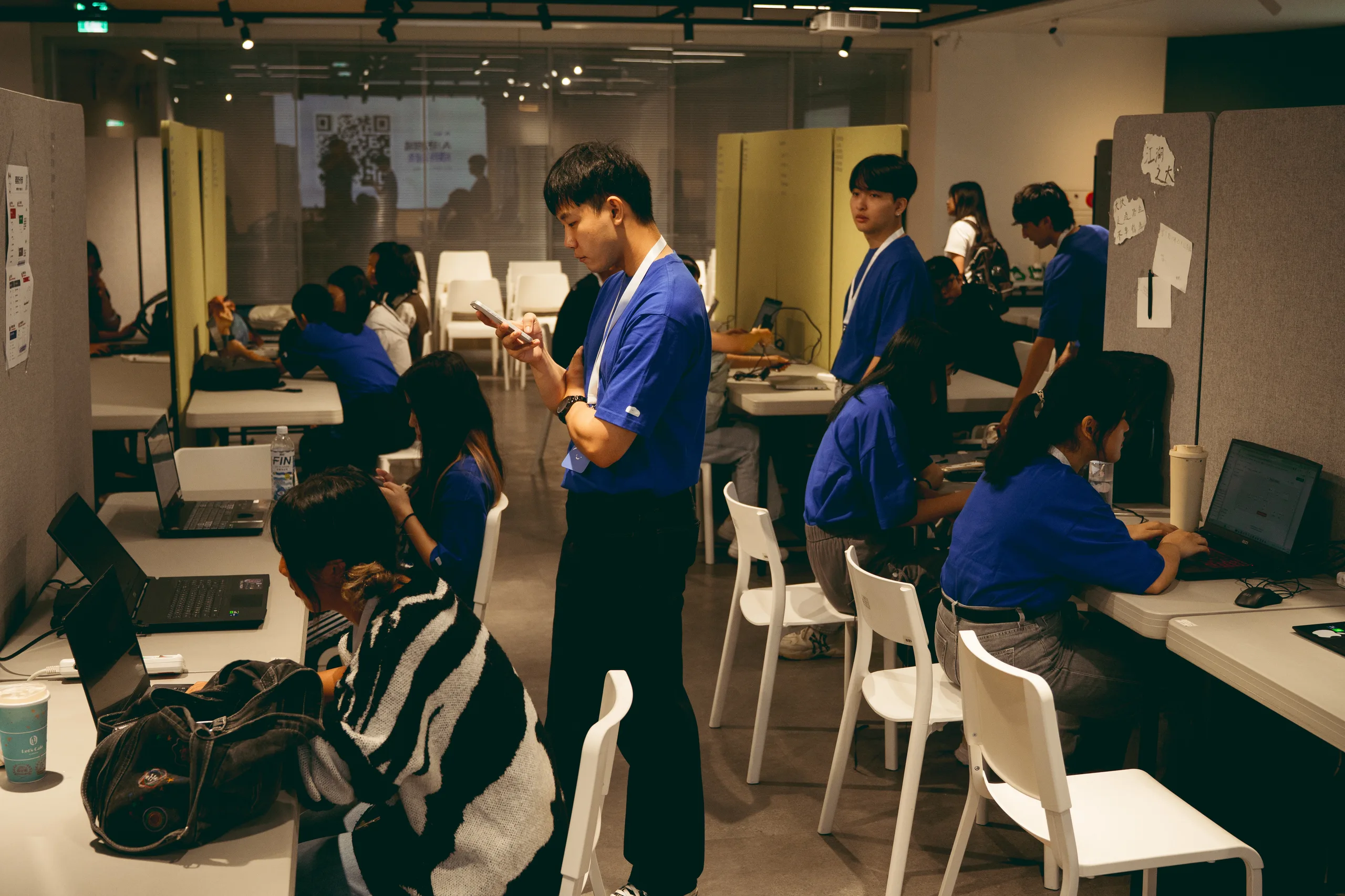 AI SAGA 3 成果發表展示區與多組學員工作